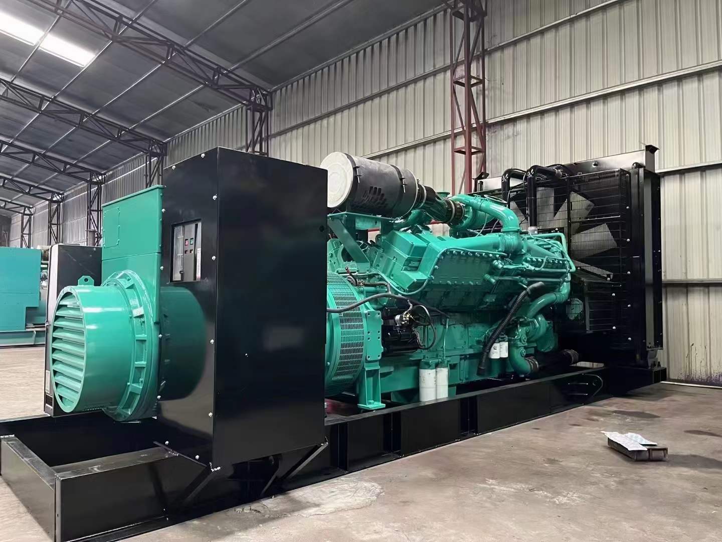 察哈尔右翼中如何降低 800kW 柴油发电机输出电流的波动？