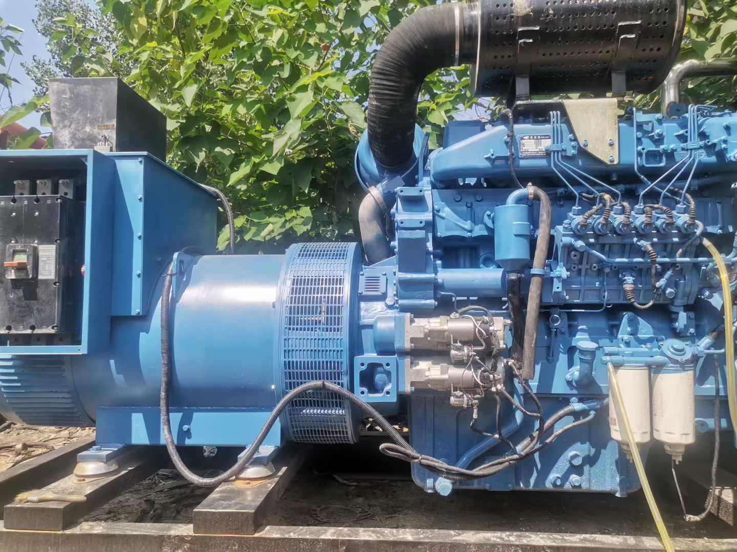 察哈尔右翼中详细说明降低 800kW 柴油发电机输出电流波动的方法