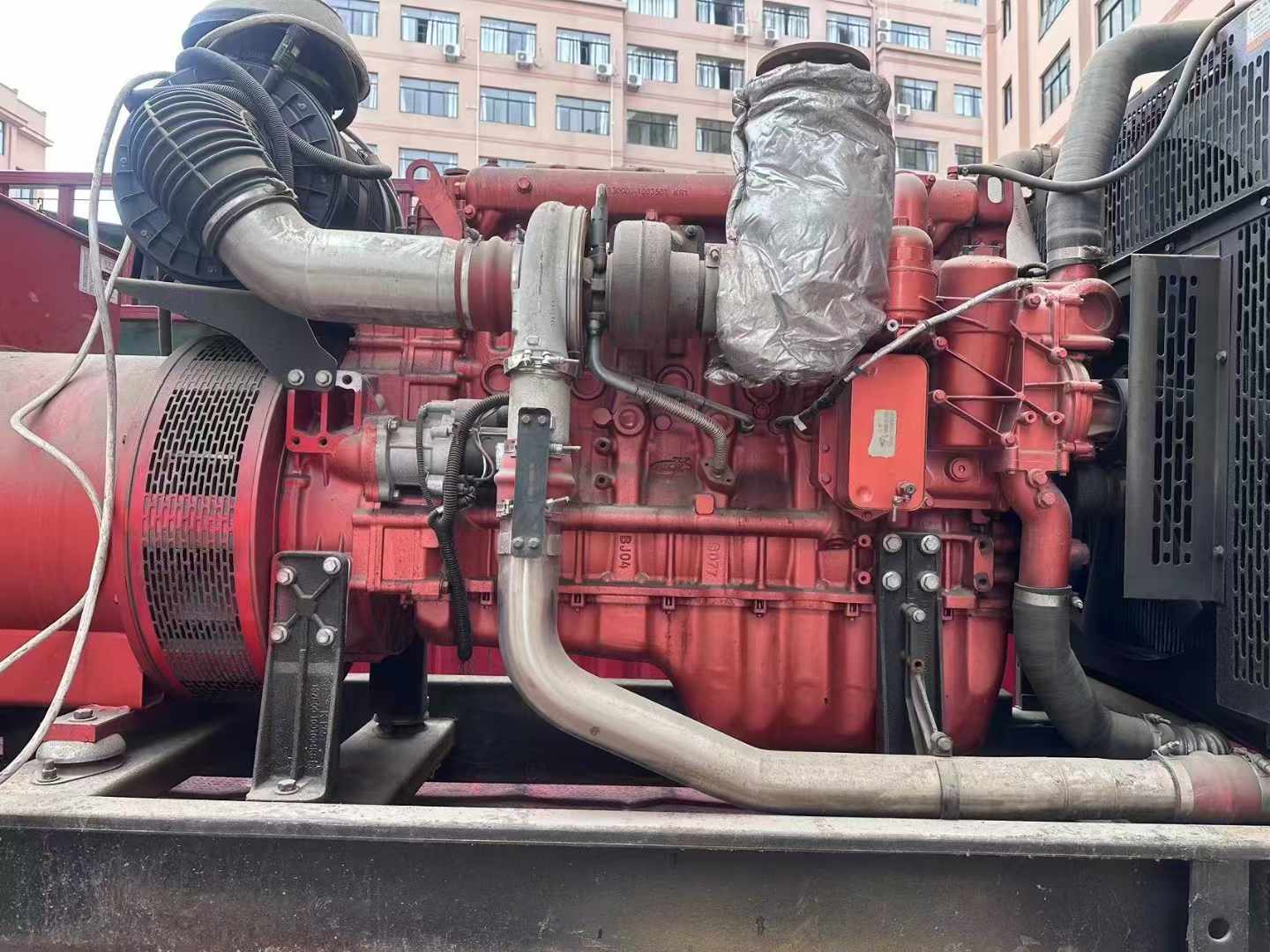 察哈尔右翼中如何选择适合 600kW 柴油发电机组的过载保护器？